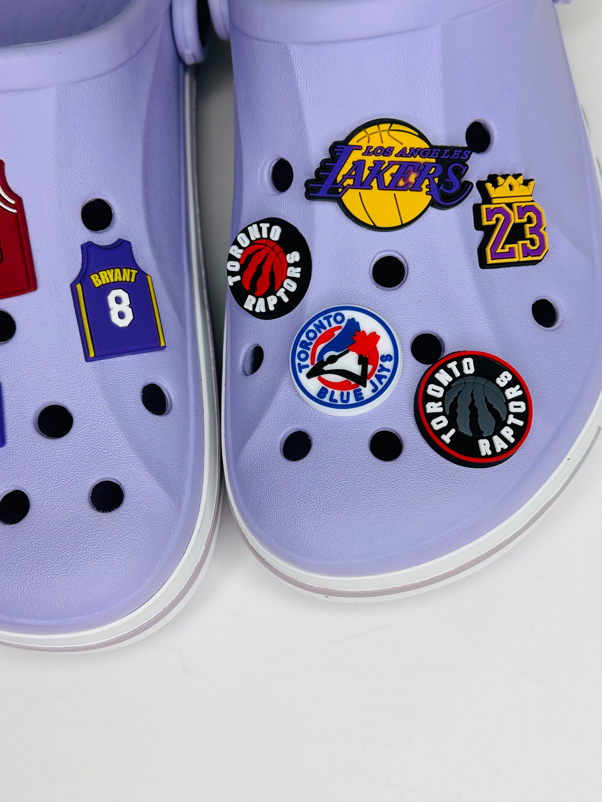 Crocs Unisex-Adult Jibbitz Shoe Charms - NBA Basketball Team Shoe Charm Singles, Sports Charms for Boys and Girls